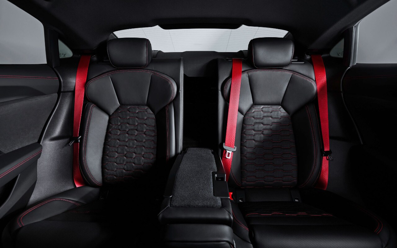 vue de l'habitacle d'une Audi E-tron GT 2023