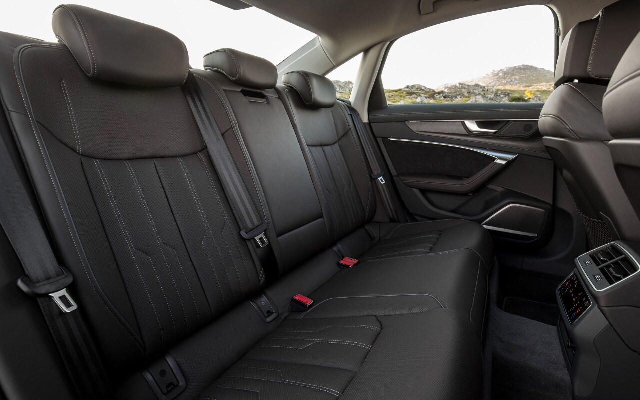 vue de l'habitacle d'une Audi A6 Berline 2023