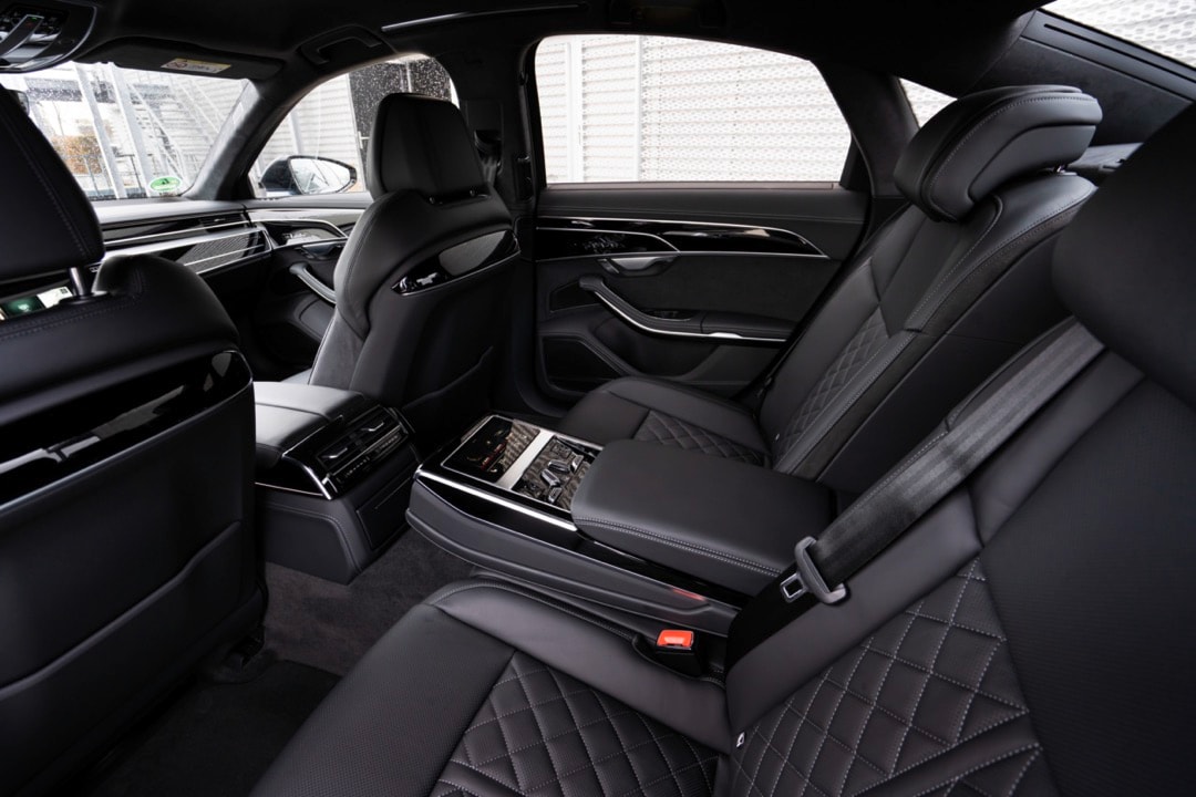 La banquette arrière du Audi A8 2023.