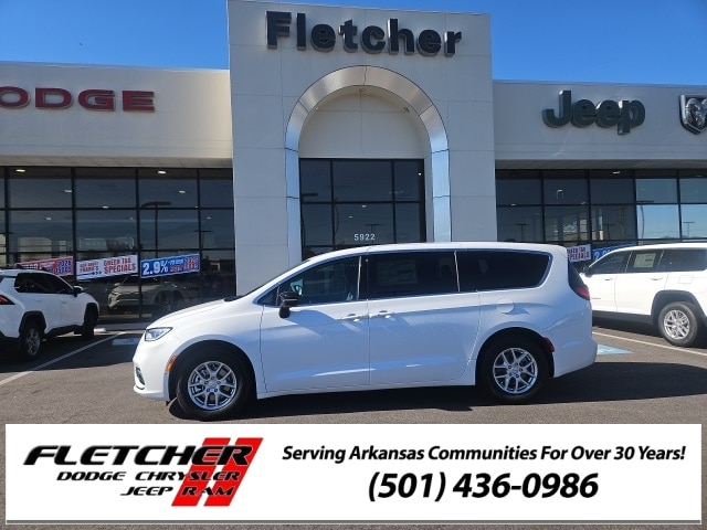 2026 Chrysler Pacifica Select's photo