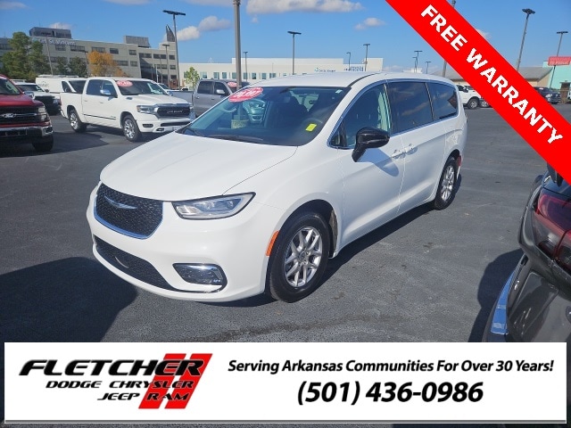 2024 Chrysler Pacifica Touring L's photo