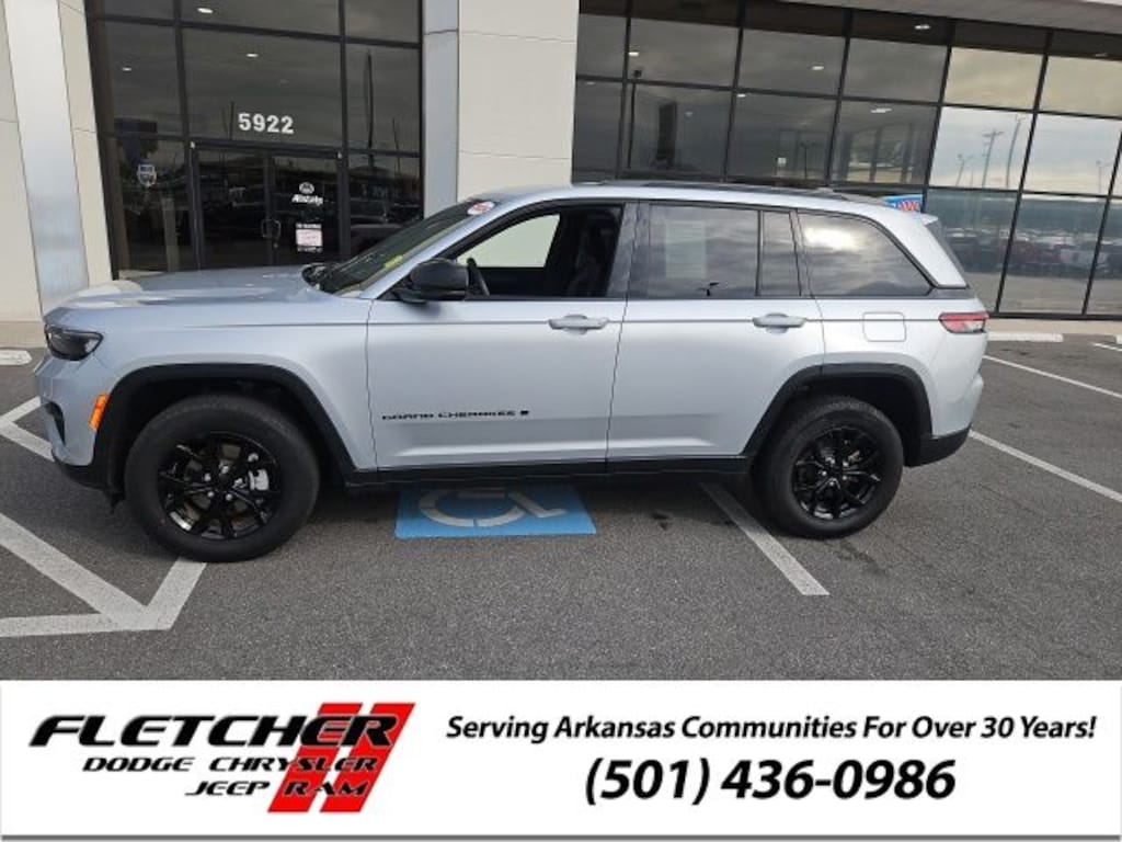 Used 2024 Jeep Grand Cherokee Altitude SUV