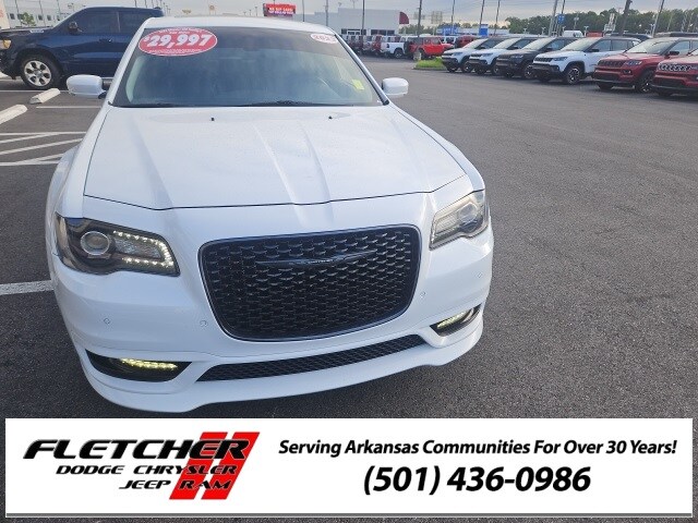 2023 Chrysler 300 Touring L photo 2
