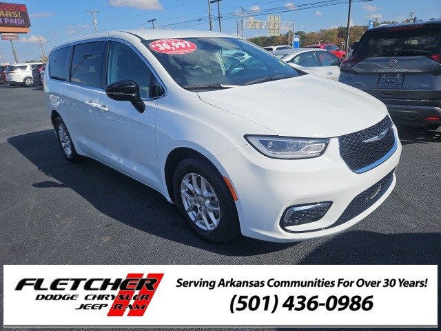 2024 Chrysler Pacifica Touring L photo 3