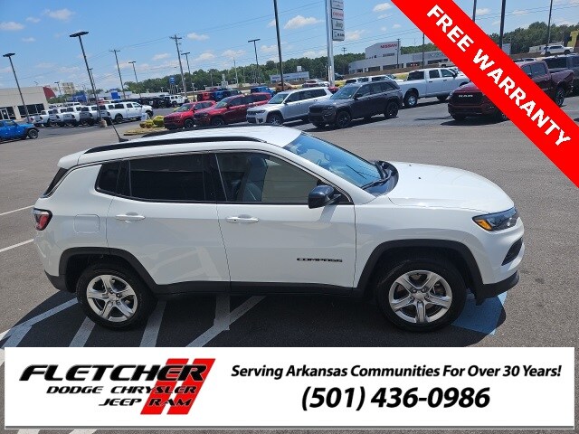 2024 Jeep Compass Latitude photo 3
