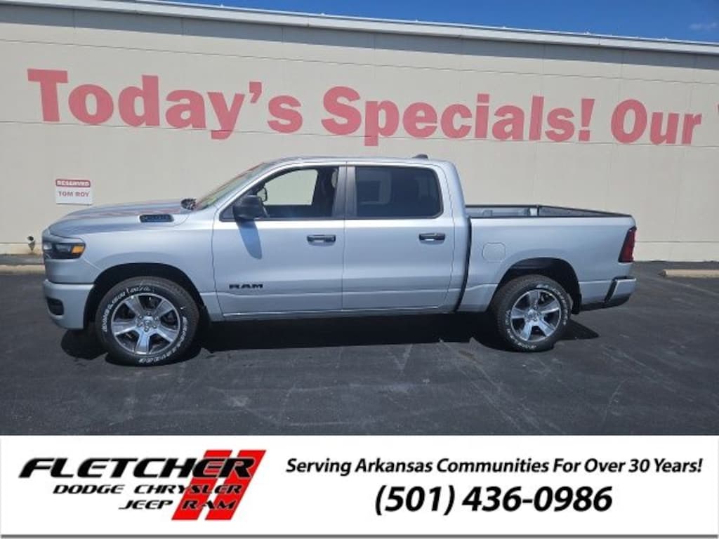 New 2026 Ram 1500 EXPRESS CREW CAB 4X2 5'7 BOX Pickup