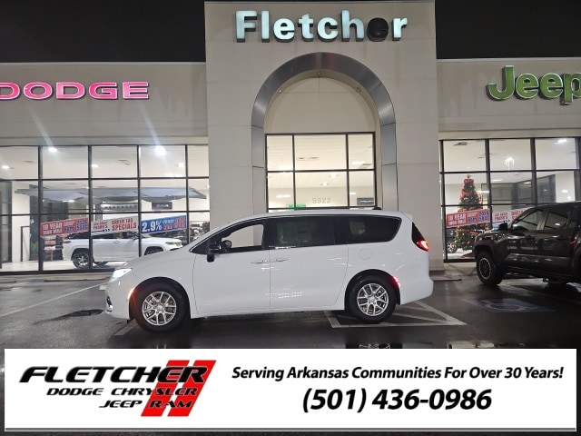 2026 Chrysler Pacifica Select's photo