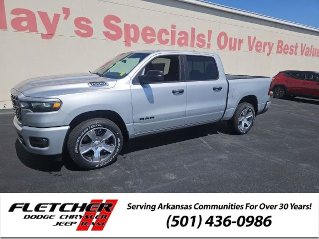 New 2026 Ram 1500 EXPRESS CREW CAB 4X2 5'7 BOX Pickup