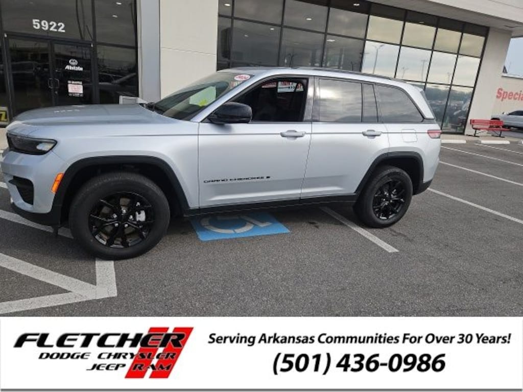 Used 2024 Jeep Grand Cherokee Altitude SUV
