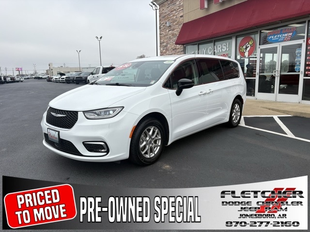 2024 Chrysler Pacifica Touring L's photo