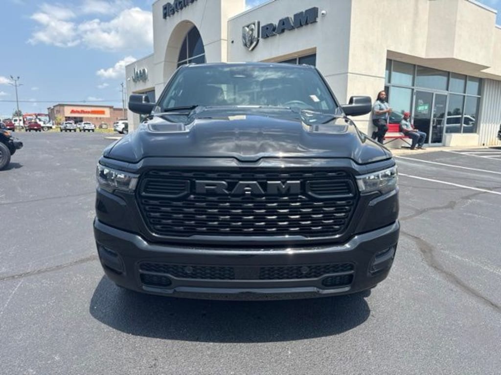 New 2026 Ram 1500 EXPRESS CREW CAB 4X4 5'7 BOX Pickup