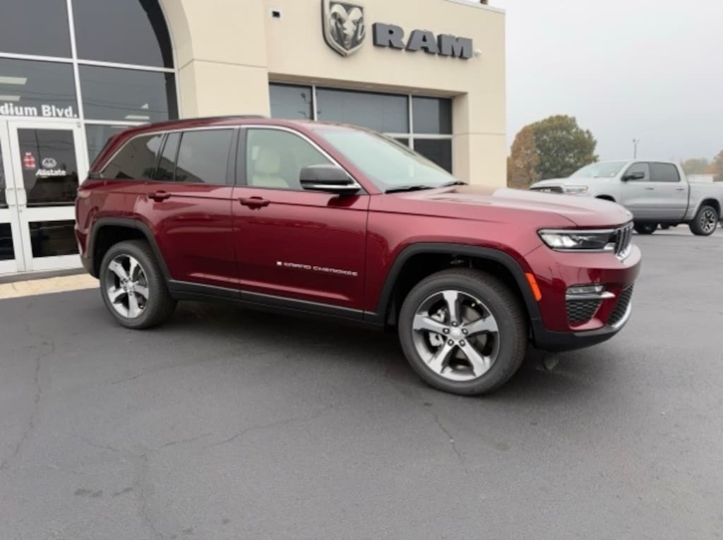 New 2025 Jeep Grand Cherokee L LAREDO X 4X4 Sport Utility