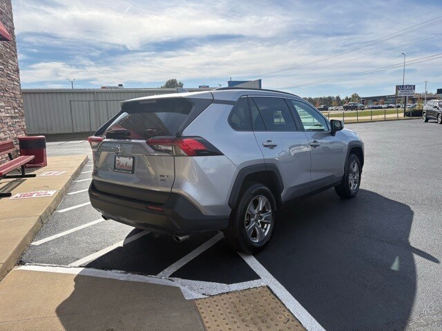 2024 Toyota RAV4 XLE photo 3
