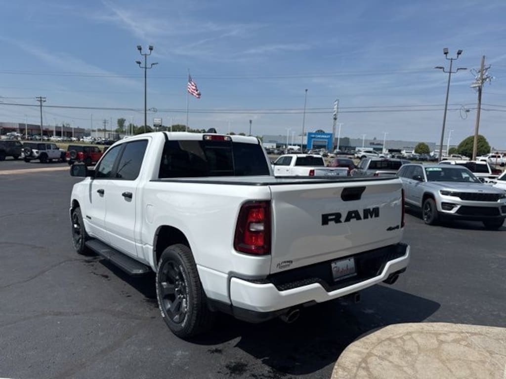 New 2026 Ram 1500 EXPRESS CREW CAB 4X4 5'7 BOX Pickup