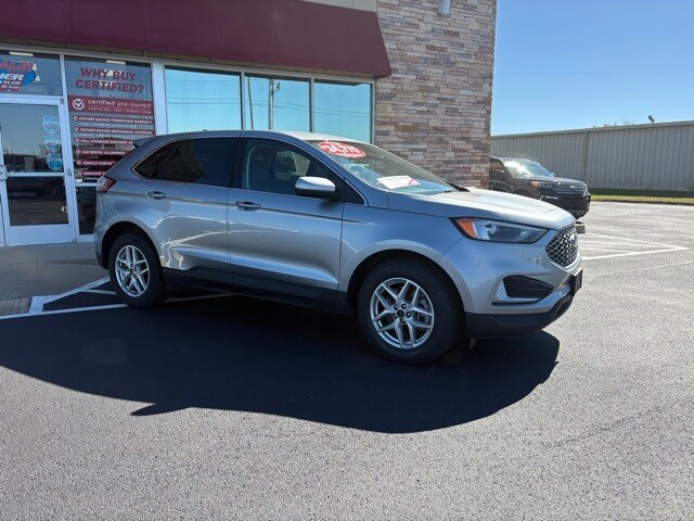 2024 Ford Edge SEL photo 2