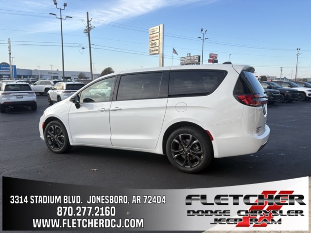 New 2026 Chrysler Pacifica SELECT AWD Passenger Van