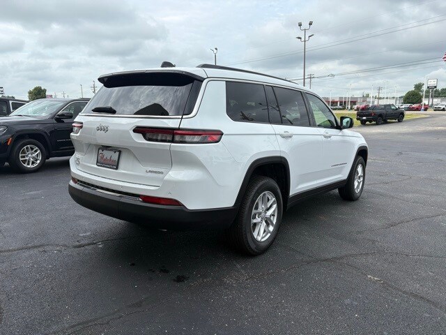 2025 Jeep Grand Cherokee Laredo photo 2