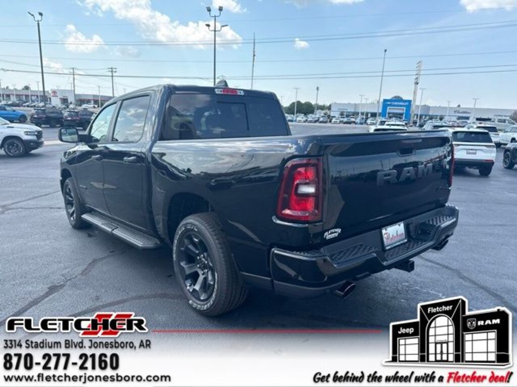 New 2026 Ram 1500 EXPRESS CREW CAB 4X4 5'7 BOX Pickup