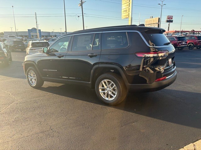 2025 Jeep Grand Cherokee Laredo photo 2