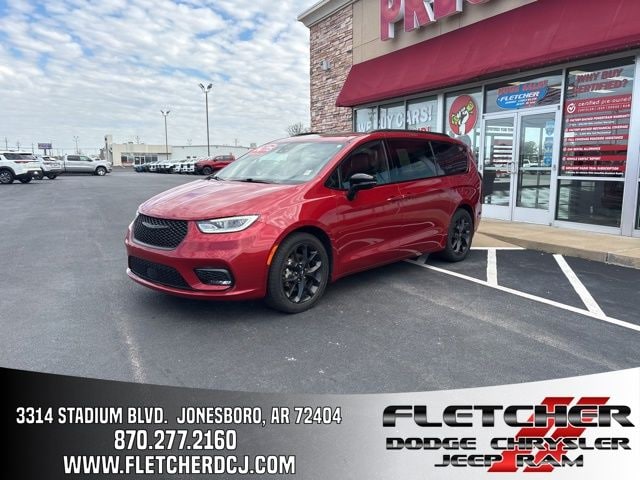 2025 Chrysler Pacifica Limited's photo