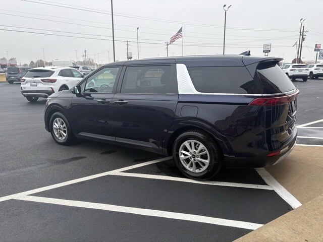 2024 Kia Carnival LX photo 2