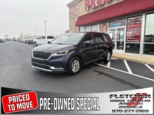 2024 Kia Carnival LX's photo