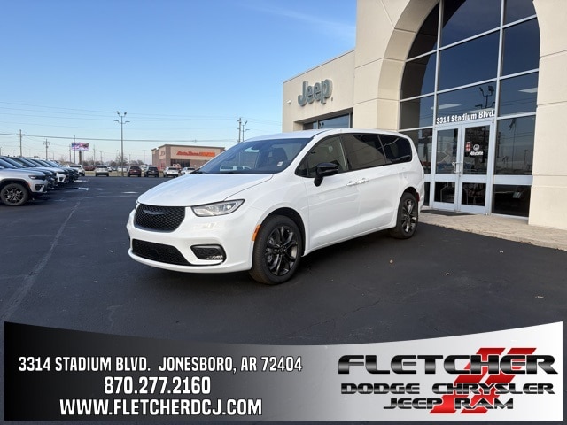 2026 Chrysler Pacifica Select's photo