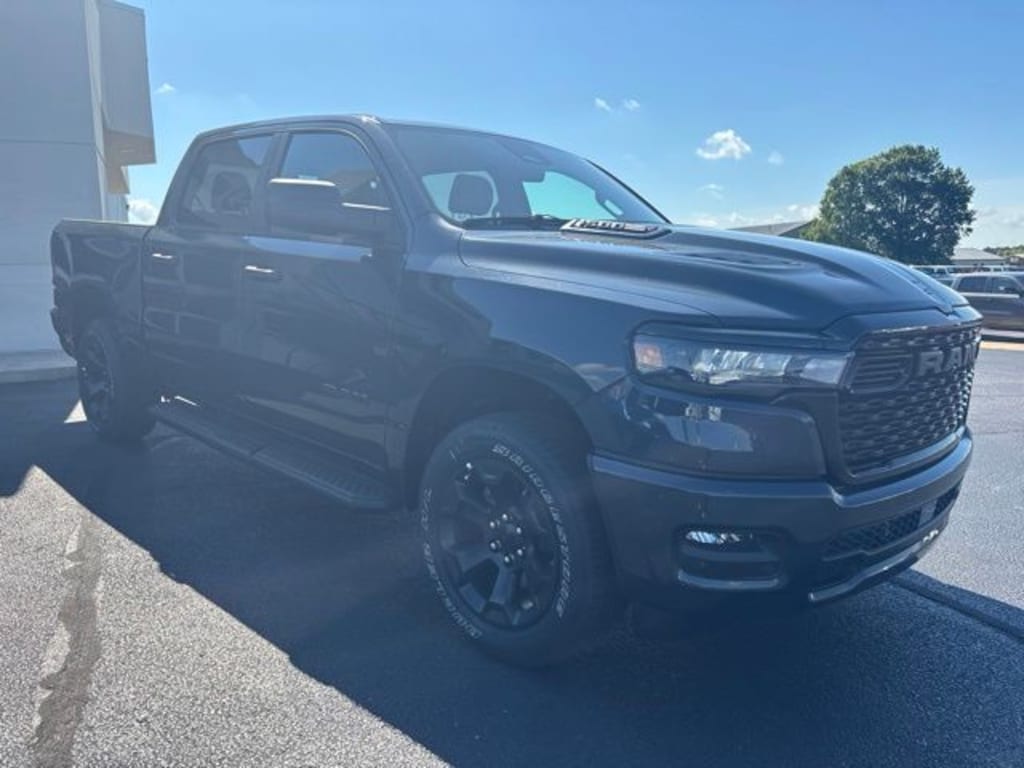 New 2026 Ram 1500 EXPRESS CREW CAB 4X4 5'7 BOX Pickup