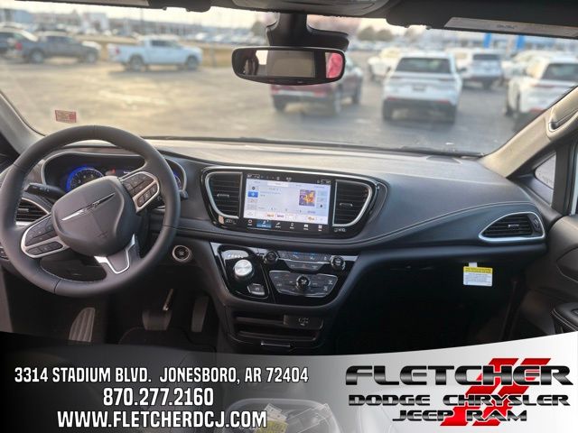 2026 Chrysler Pacifica Select - Photo 8