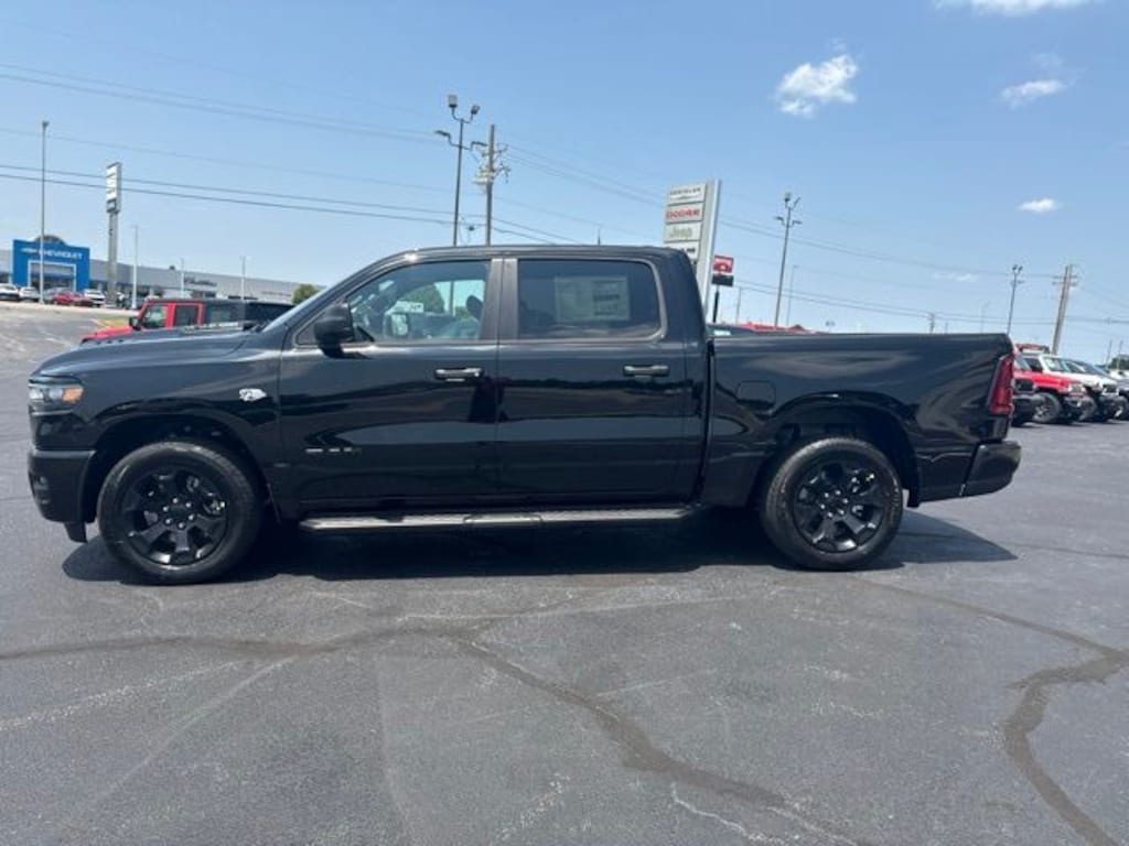 New 2026 Ram 1500 EXPRESS CREW CAB 4X4 5'7 BOX Pickup