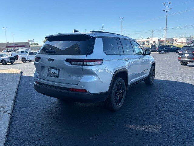 2025 Jeep Grand Cherokee Altitude photo 2