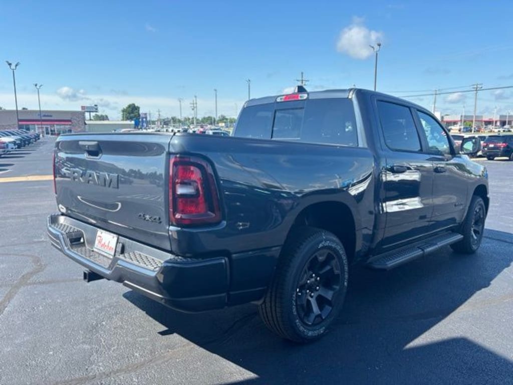 New 2026 Ram 1500 EXPRESS CREW CAB 4X4 5'7 BOX Pickup