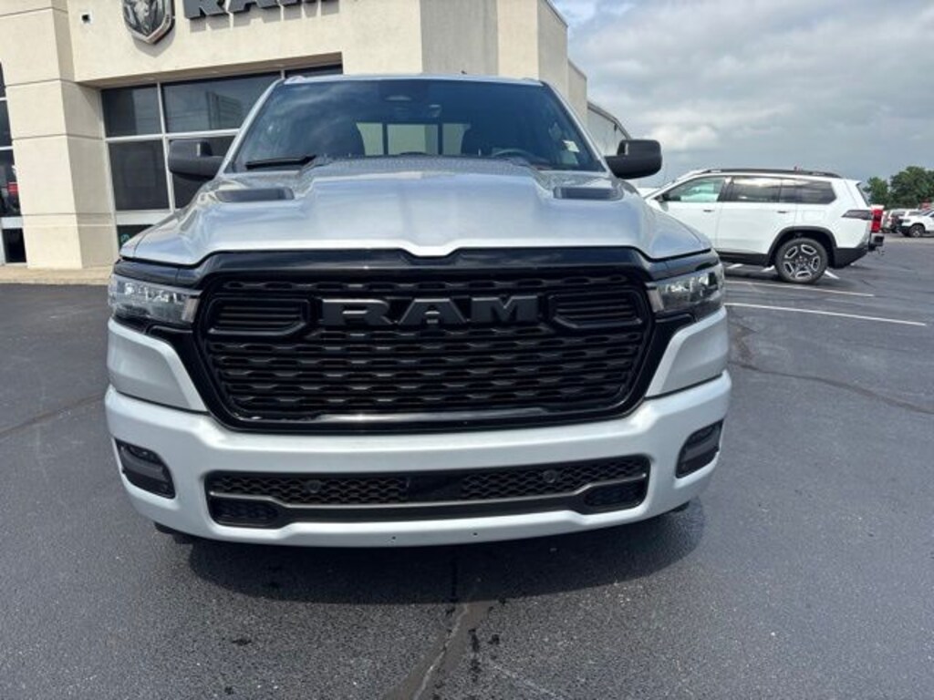 New 2026 Ram 1500 EXPRESS CREW CAB 4X4 5'7 BOX Pickup