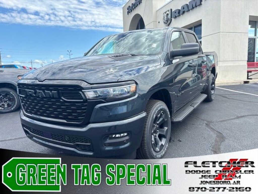 New 2026 Ram 1500 EXPRESS CREW CAB 4X4 5'7 BOX Pickup