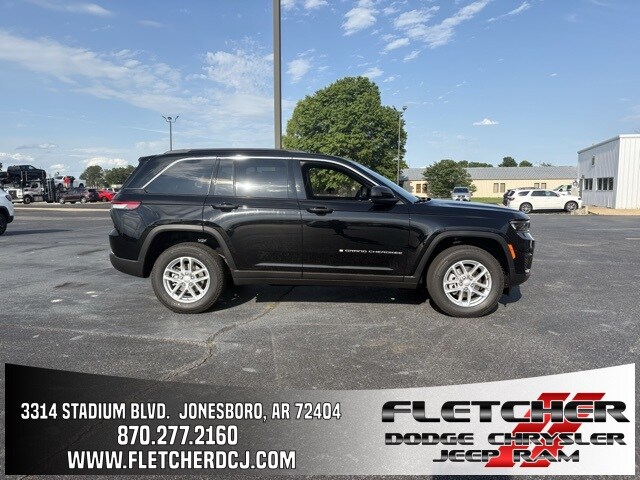2025 Jeep Grand Cherokee Laredo photo 3