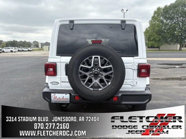 2025 Jeep Wrangler Sahara photo 4