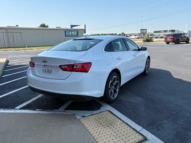 2024 Chevrolet Malibu 1LT photo 2