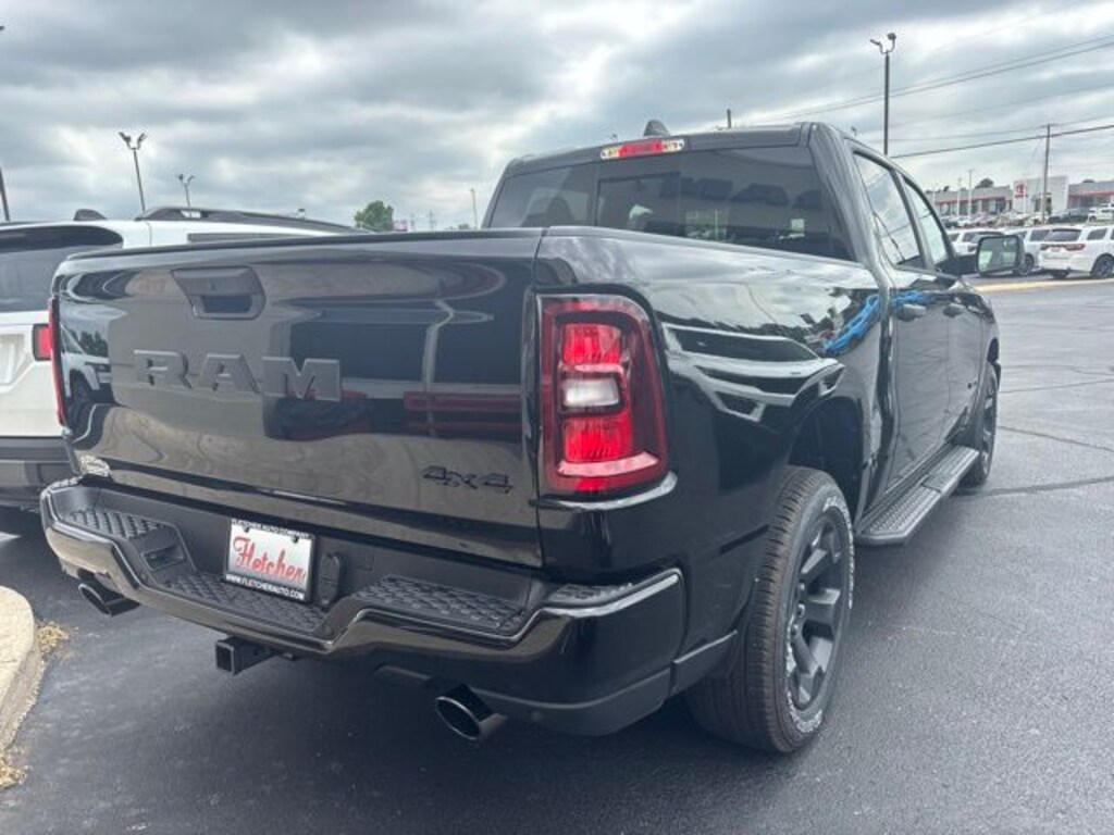 New 2026 Ram 1500 EXPRESS CREW CAB 4X4 5'7 BOX Pickup