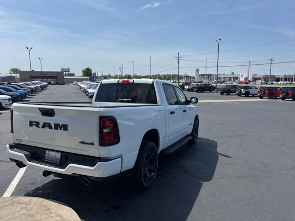 New 2026 Ram 1500 EXPRESS CREW CAB 4X4 5'7 BOX Pickup