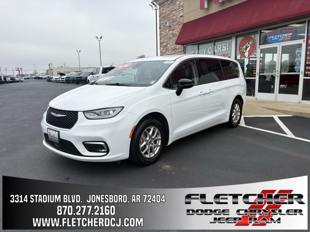 2024 Chrysler Pacifica Touring L's photo