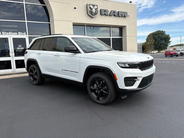 2025 Jeep Grand Cherokee Altitude photo 2