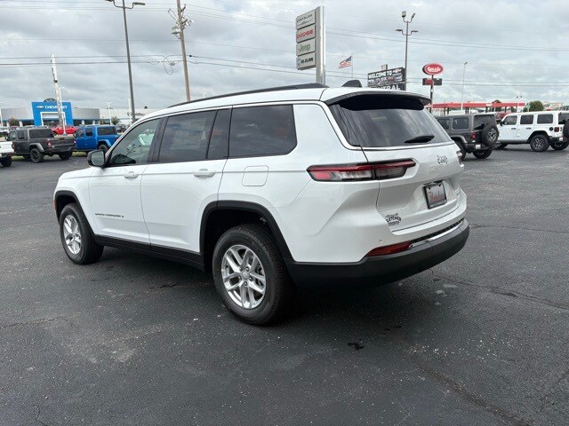 2025 Jeep Grand Cherokee Laredo photo 3
