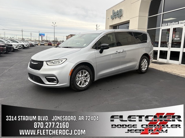 2026 Chrysler Pacifica Select's photo