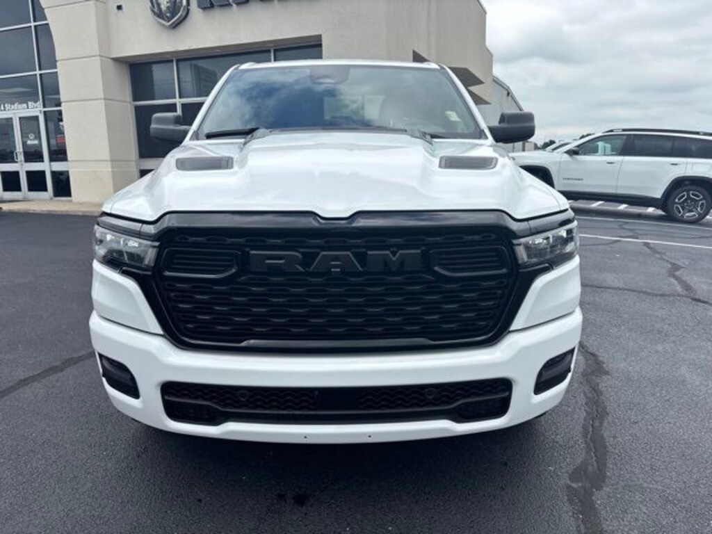 New 2026 Ram 1500 EXPRESS CREW CAB 4X4 5'7 BOX Pickup