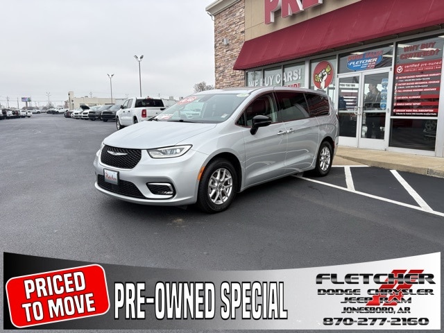 2024 Chrysler Pacifica Touring L's photo