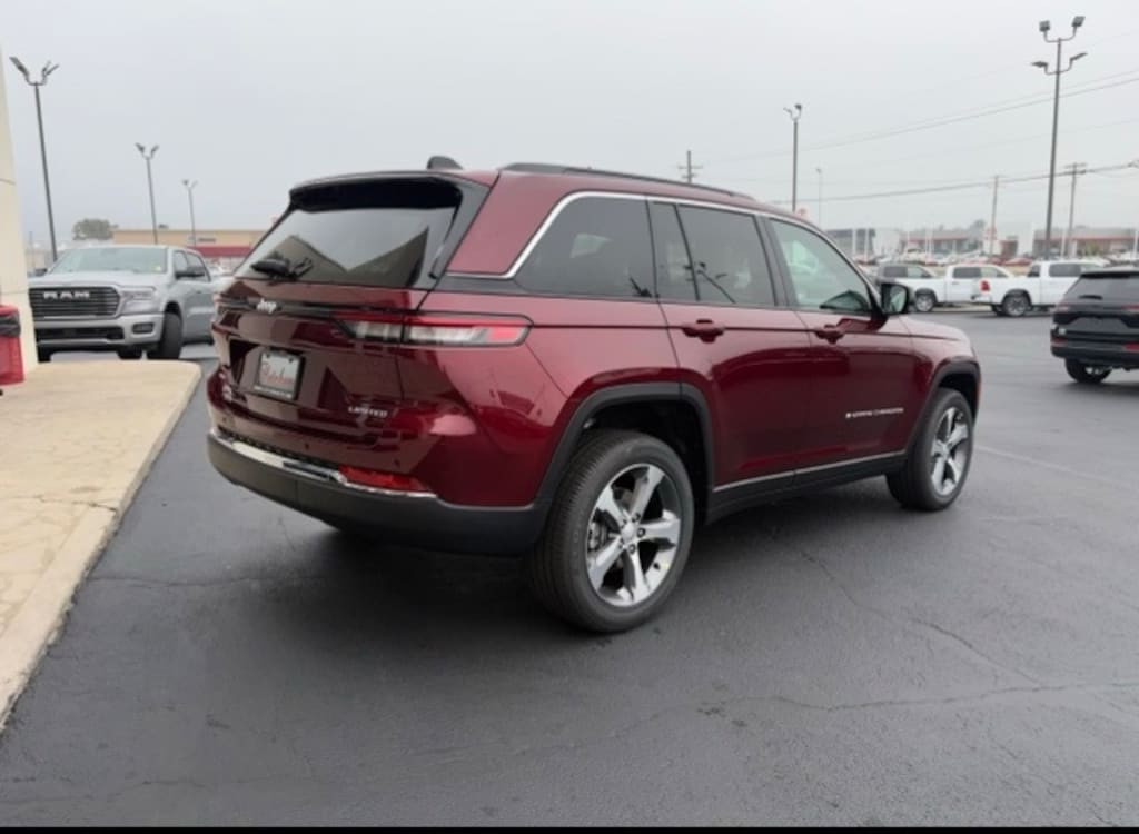 New 2025 Jeep Grand Cherokee L LAREDO X 4X4 Sport Utility
