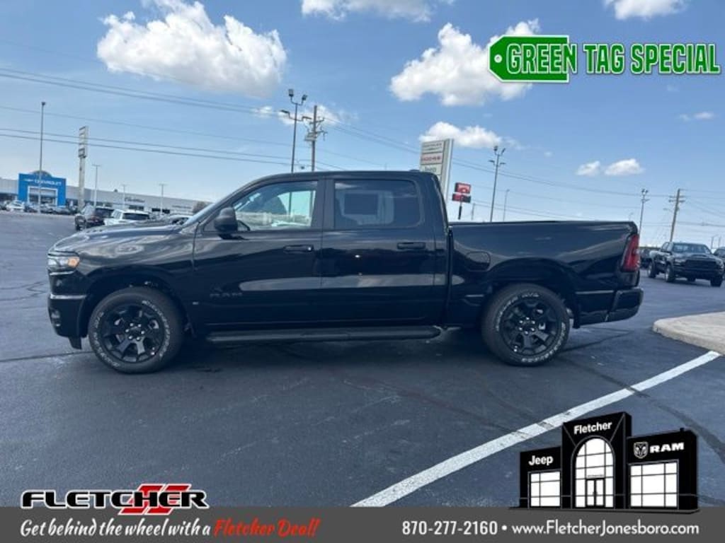 New 2026 Ram 1500 EXPRESS CREW CAB 4X4 5'7 BOX Pickup