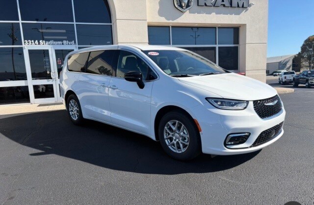 2026 Chrysler Pacifica photo 2