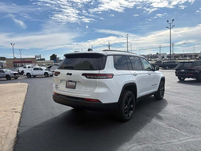 2025 Jeep Grand Cherokee Altitude photo 3