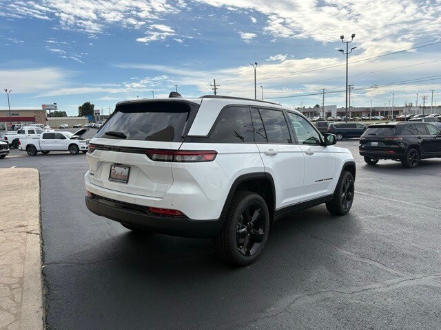 2025 Jeep Grand Cherokee Altitude photo 3